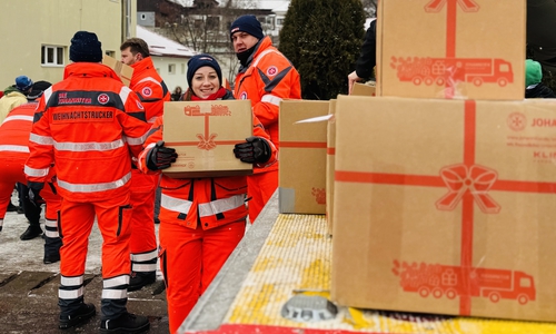 Maren Meers bei der Paktetverteilung in Rumänien.