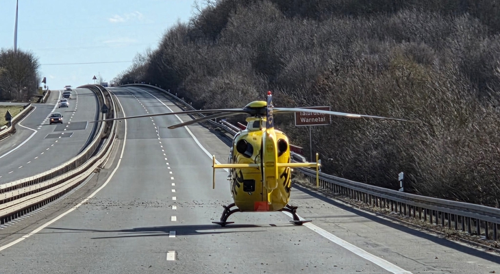 Schwerer Unfall auf der A36 bei Schladen - Rettungshubschrauber im Einsatz