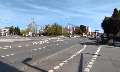 Hier folgt für Radfahrer an der Berliner Straße gleich ein äußerst schmaler Abschnitt (Archivbild).