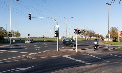 Am Kreuzungsbereich Ludwig-Erhard-Straße/Peiner Straße sollen Blitzer-Ampeln installiert werden. 