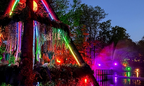 Die Wallanlagen werden am Abend illuminiert.