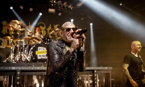 Unantastbar heizten dem Publikum ordentlich ein.