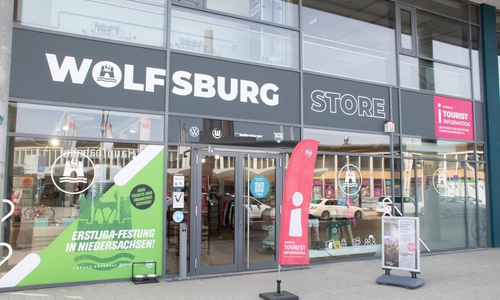 Ab dem 1. Mai 2026 gelten für den Wolfsburg Store inklusive der Tourist-Information der Wolfsburg Wirtschaft und Marketing GmbH (WMG) neue Öffnungszeiten.