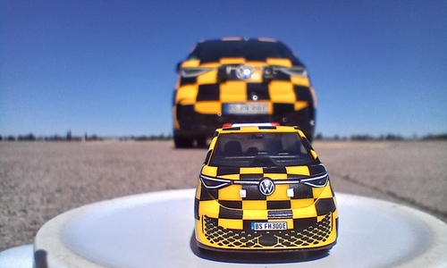 Das Original und das detailgetreue Modell.