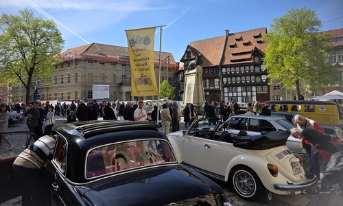 Auf dem Burgplatz konnten die Besucher Oldtimer bestaunen.