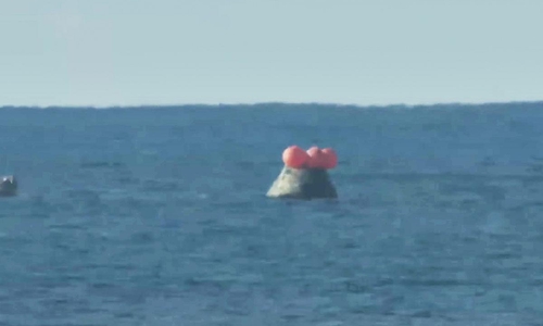Artemis-2-Kapsel Orion nach der Landung im Pazifik am 11.04.2026