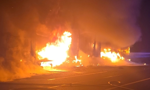Auf der A2 bei Helmstedt brannte in der Nacht ein LKW.