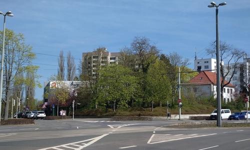 Hier in Gliesmarode soll beim Straßenbahn-Ausbauprojekt zunächst die Wendeschleife entstehen (Archivbild).