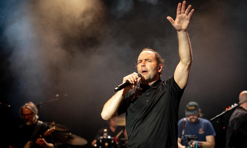 Zwischen den Liedern erzählte Bosse von den Wegen, die zu „Stabile Poesie“ geführt haben: