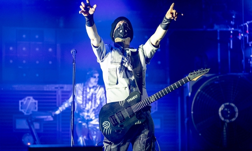 Die Band weiß, wie man das Publikum mitreißt.