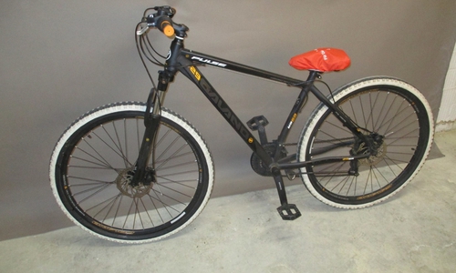 Schwarzes Herrenrad des Typs Pulse von GALAND.