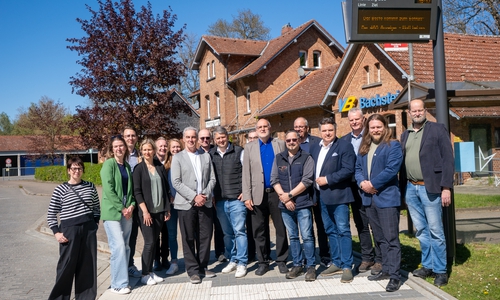 Mit zahlreichen Gästen aus Politik, Verwaltung und Verkehrsunternehmen wurde einer der letzten DFI-Anzeiger in Hornburg (LK Wolfenbüttel) in Betrieb genommen.