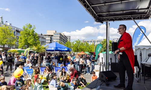 Besucherinnen und Besucher können sich auf ein buntes Rahmenprogramm mit Musik, Mitmachaktionen und Zaubershow freuen.