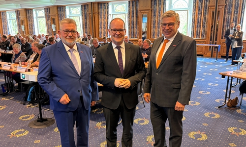 Präsident der Handwerkskammer Braunschweig-Lüneburg-Stade Detlef Bade, Niedersachsens Wirtschaftsminister Grant Hendrik Tonne, Präsident der Handwerkskammer Hildesheim-Südniedersachsen Delfino Roman.