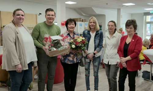 Abschied in vertrauter Runde Frederike Schwieger (Fachbereichsleitung), Vorstand Björn Försterling, Ehrenmitglied Juliane Liersch, die Koordinatorinnen Ines Renner und Susanne Streiter, Präsidentin Heike Kanter (v. li.).