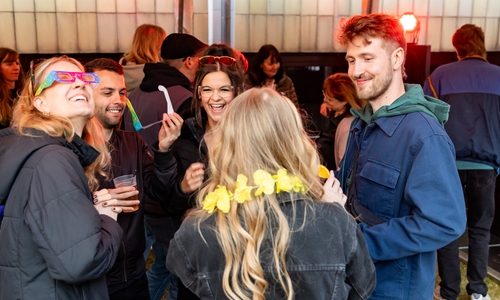 Ab 19 Uhr wird beim Campustag der Ostfalia der Innenhof zur Tanzfläche.