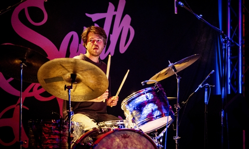 Schlagzeuger Mathias Fabricius.