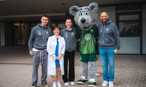 Die VfL-Delegation besuchte die Kinderklinik.