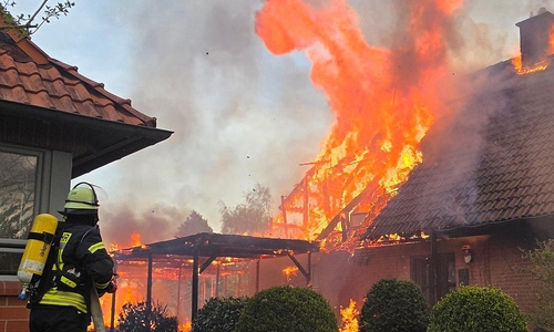 Gebäudebrand in Bostel (Archiv)