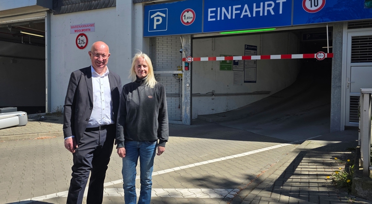 Wolfenbüttel: Kein Bargeld, keine Schranken: Parkhaus wurde umgerüstet