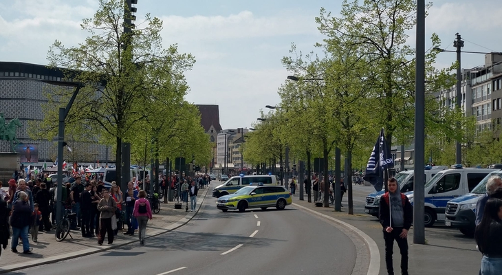 Demo-Samstag in Braunschweig: Reichsbürger treffen auf Gegenprotest