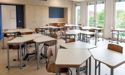 Der Blick in ein Klassenzimmer.