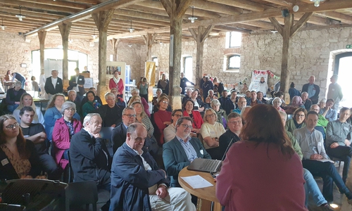 Etwa 80 Personen trafen sich in der Domäne Schickelsheim, um sich über Projekte und Ideen für den ländlichen Raum auszutauschen.