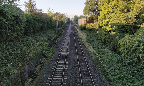 Zweigleisige Bahnstrecke (Archiv)