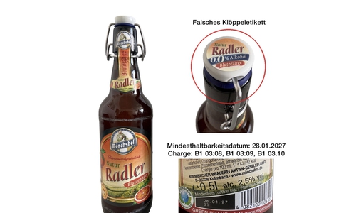 Auf den Flaschen befinden sich falsche Etiketten.