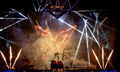 Die Ehrlich Brothers zündeten ein Feuerwerk.