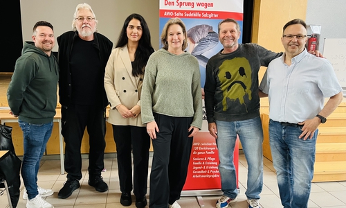 Dennis Neutsch (Schulsozialarbeit), Thomas Rößner (Präventionsrat), Kimia Talepur (AWO-Salto Suchthilfe), Esther Lischewski (Schulleitung Kranich-Gymnasium), Uli Borowka, Dinc Dincer (Bürgerservice für Migranten) (v. li.).