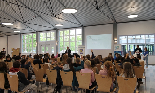 Bürgermeister Andreas Busch begrüßte die Kinder und Jugendlichen zu Beginn.