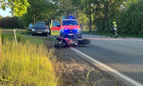 Motorrad auf der Straße (Archiv)