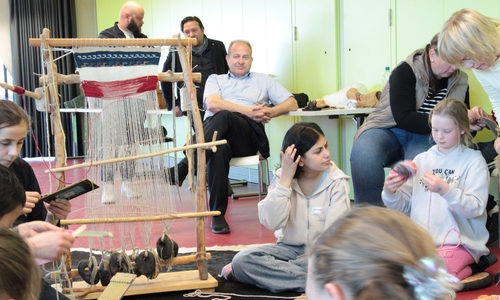 Landrat Gerhard Radeck besuchte die Schülerinnen und Schüler im Paläon.