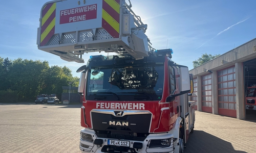 Die Feuerwehr freut sich über die neue Drehleiter.