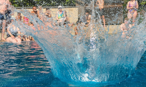 Die Freibadsaison im Stadtbad Okeraue wird eröffnet.