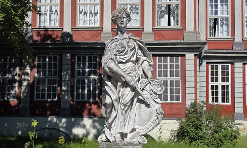 Dirket neben 