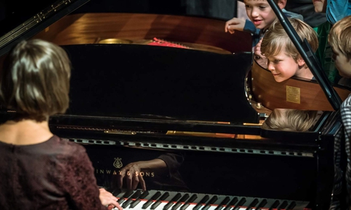 Das Team der Musikschule lädt alle kleinen und großen Musikinteressierten ein. 