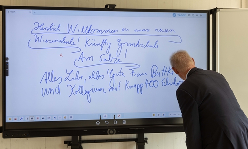 Frank Klingebiel am Smartboard.