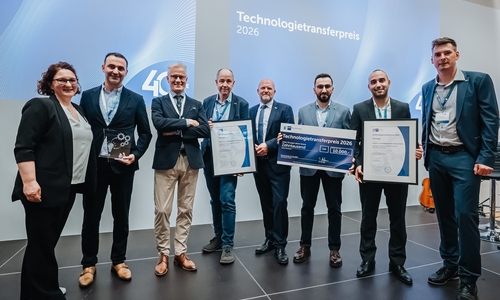 Anke Bergmann (Referentin Innovation der IHK Braunschweig), Dr. Mohammad Bahar (CEO & Co-Founder Composite Edge), Wolfgang Haupt (Composite Edge), Prof. Dr.-Ing. Markus Böl (Technische Universität Braunschweig, IMA), Dr. Florian Löbermann (Hauptgeschäftsführer der IHK Braunschweig), M. Sc. Yaser Zyada (CTO Composite Edge), M. Sc. Arash Yazdan (CRDO Composite Edge), Marcus Brünnel (Referent Innovation der IHK Braunschweig) (v. li.). 