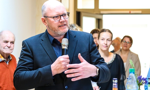 Pfarrer Matthias Eggers segnete die neue Kita