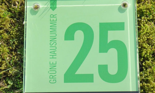 Die Grüne Hausnummer kann am eigenen Haus angebracht werden.