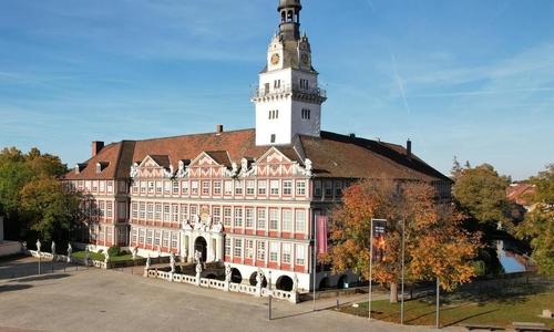 Die Balustrade, die rund um den Schlossgraben und die Schlossbrücke führt, soll saniert werden. | Foto: Stefan Stümpel