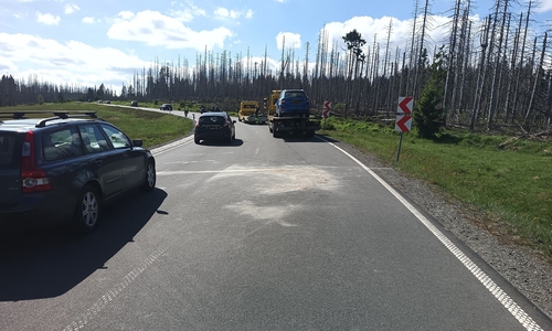  Ein Motorradfahrer wurde bei einem Unfall auf der B242 schwer verletzt.