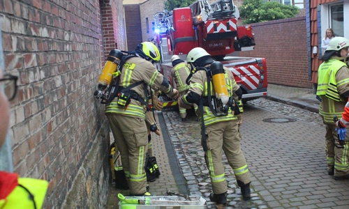 Auch die Drehleiter war im Einsatz.