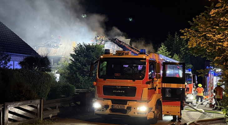 Braunschweig: Großeinsatz in der Nacht - Einfamilienhaus brannte