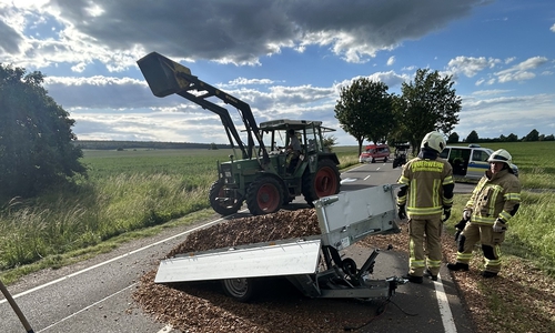 Der Traktorfahrer blieb unverletzt.