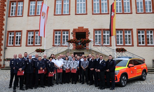 Gruppenbild aller Ernannten zusammen mit Oberbürgermeister Frank Klingebiel (1. Reihe mittig).