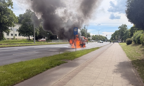 Die Straße musste für den Einsatz voll gesperrt werden.