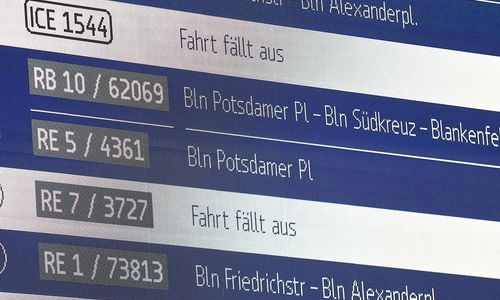 Anzeigetafel bei der Deutschen Bahn (Archiv)